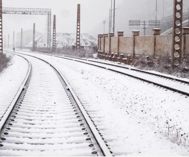 冬天已到，雨雪天氣增多，應(yīng)該怎么做才能防止凈化板發(fā)潮？